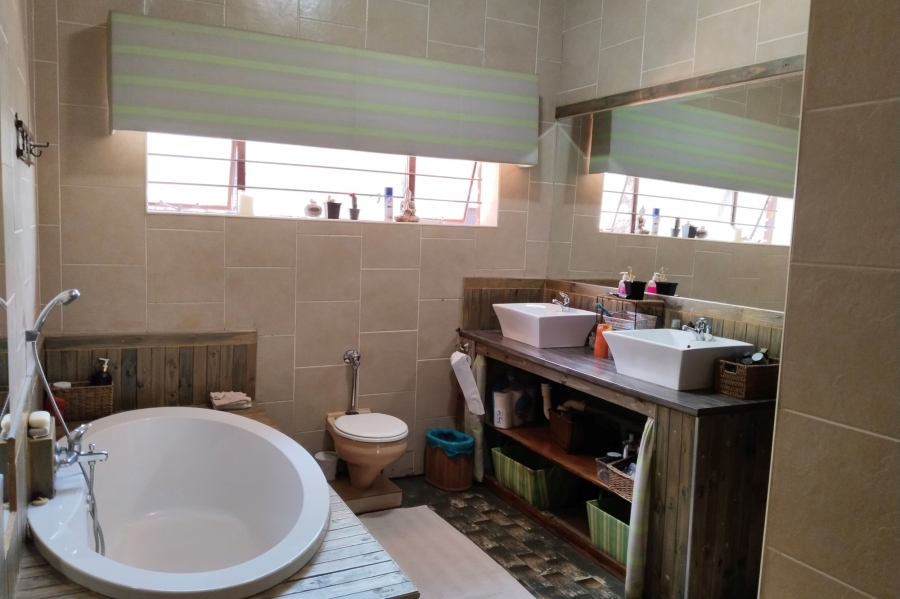 4 Bedroom Property for Sale in Broederstroom North West